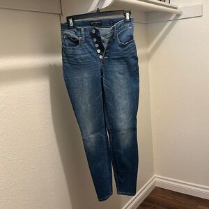 Lucky brand Skinny Jeans Medium wash.
